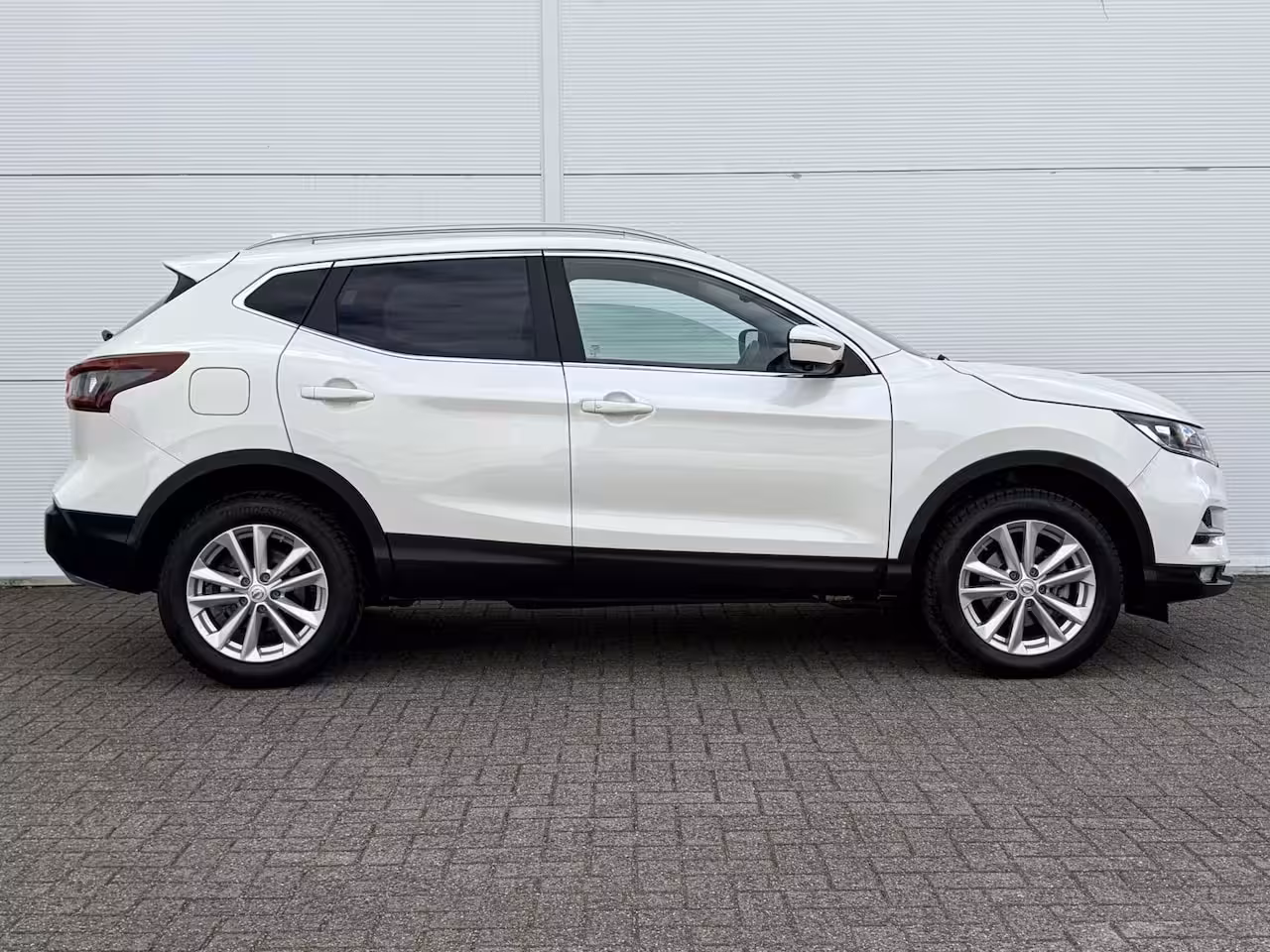 Nissan Qashqai 1.3 DIG-T Design Edition / Trekhaak ( 1300 kg ) / Apple Carplay/Android Auto / Airco (auto