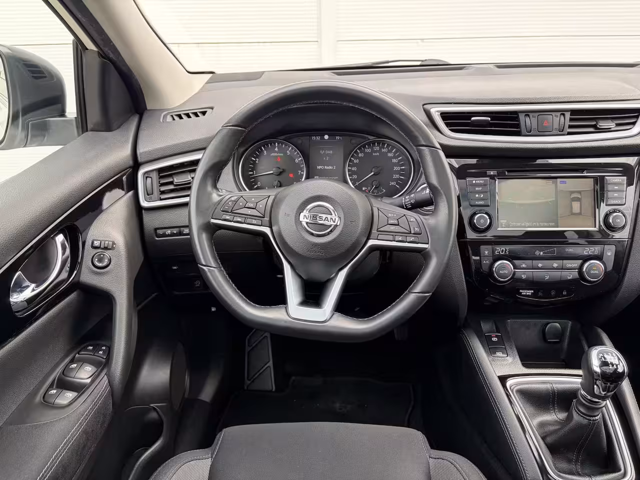 Nissan Qashqai 1.3 DIG-T Design Edition / Trekhaak ( 1300 kg ) / Apple Carplay/Android Auto / Airco (auto