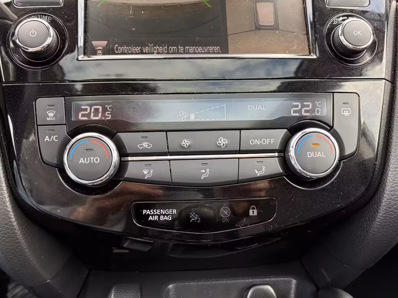 Nissan Qashqai 1.3 DIG-T Design Edition / Trekhaak ( 1300 kg ) / Apple Carplay/Android Auto / Airco (auto