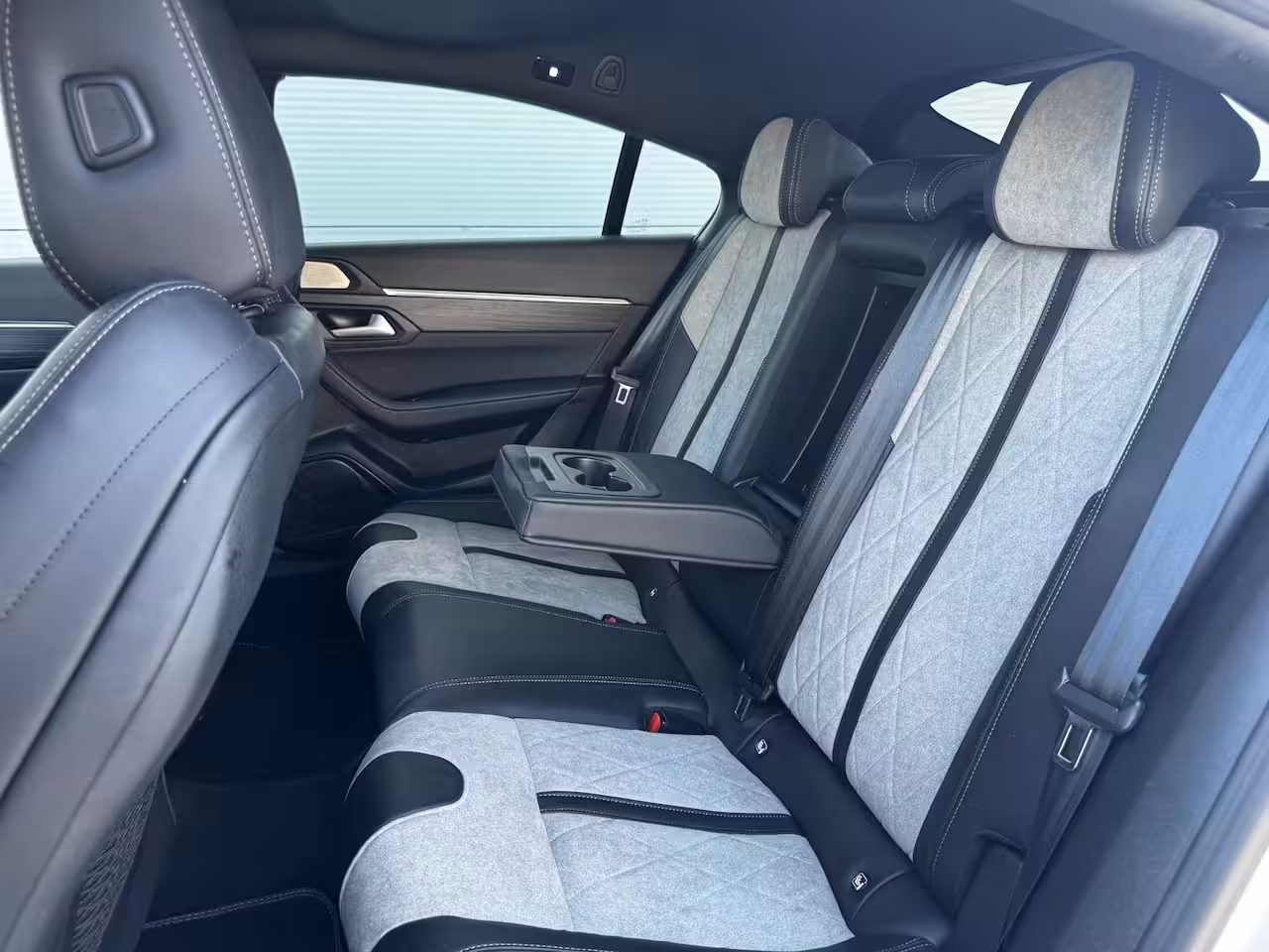 Peugeot 508 1.6 HYbrid GT / Panoramadak / Adaptief Cruise Control / Elektrische Voorstoelen Met Massag