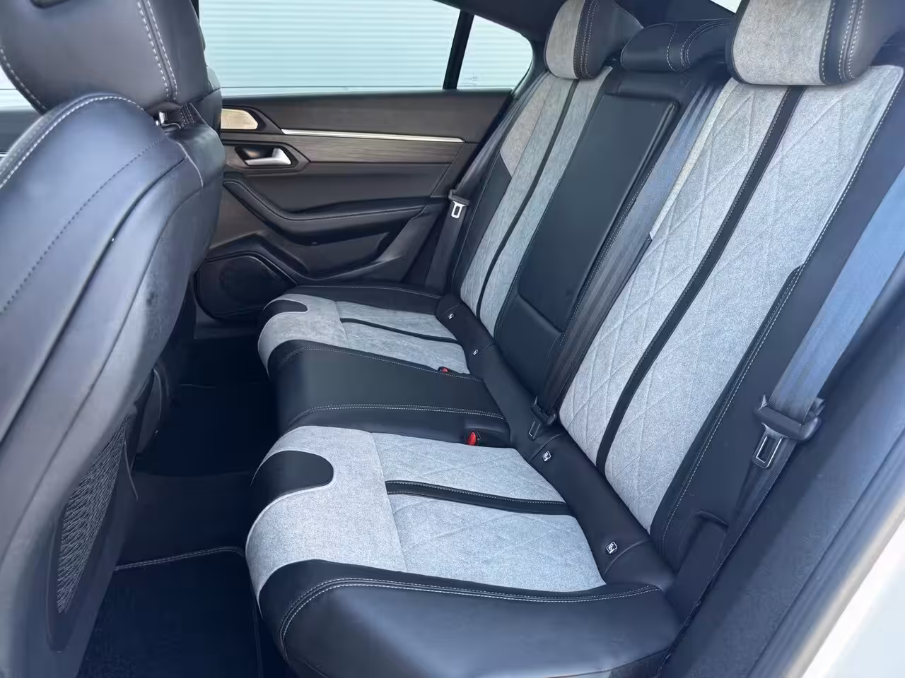Peugeot 508 1.6 HYbrid GT / Panoramadak / Adaptief Cruise Control / Elektrische Voorstoelen Met Massag