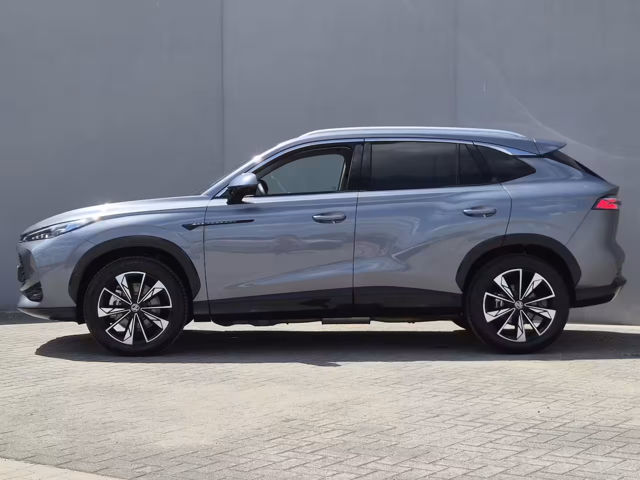 MG MG HS Hybrid+ 1.5 Luxury / Fabrieksgarantie tot 12-2032<150.000 km / Stuur- & Stoelverwarming / Elektris