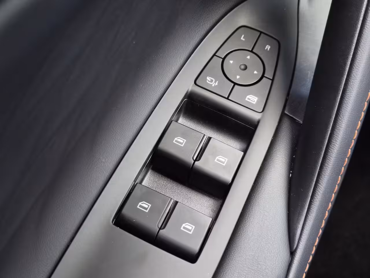 MG MG HS Hybrid+ 1.5 Luxury / Fabrieksgarantie tot 12-2032<150.000 km / Stuur- & Stoelverwarming / Elektris