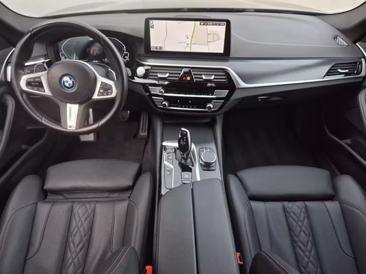 BMW 5-serie Touring 530e xDrive Business Edition Plus / Accu SOH 98% / M-Sport / Drie fase laden / Apple Carpl