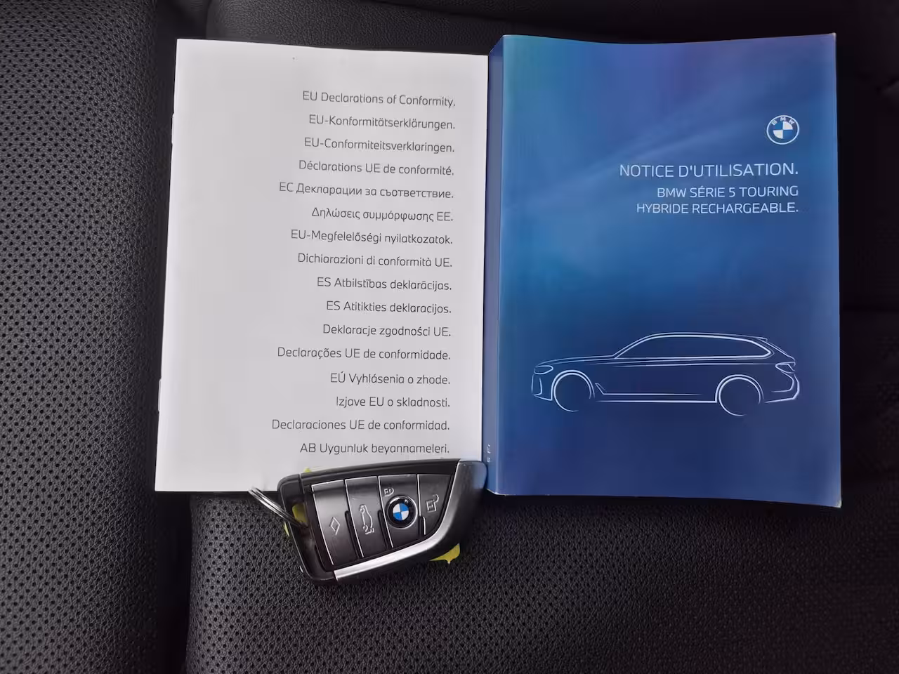 BMW 5-serie Touring 530e xDrive Business Edition Plus / Accu SOH 98% / M-Sport / Drie fase laden / Apple Carpl