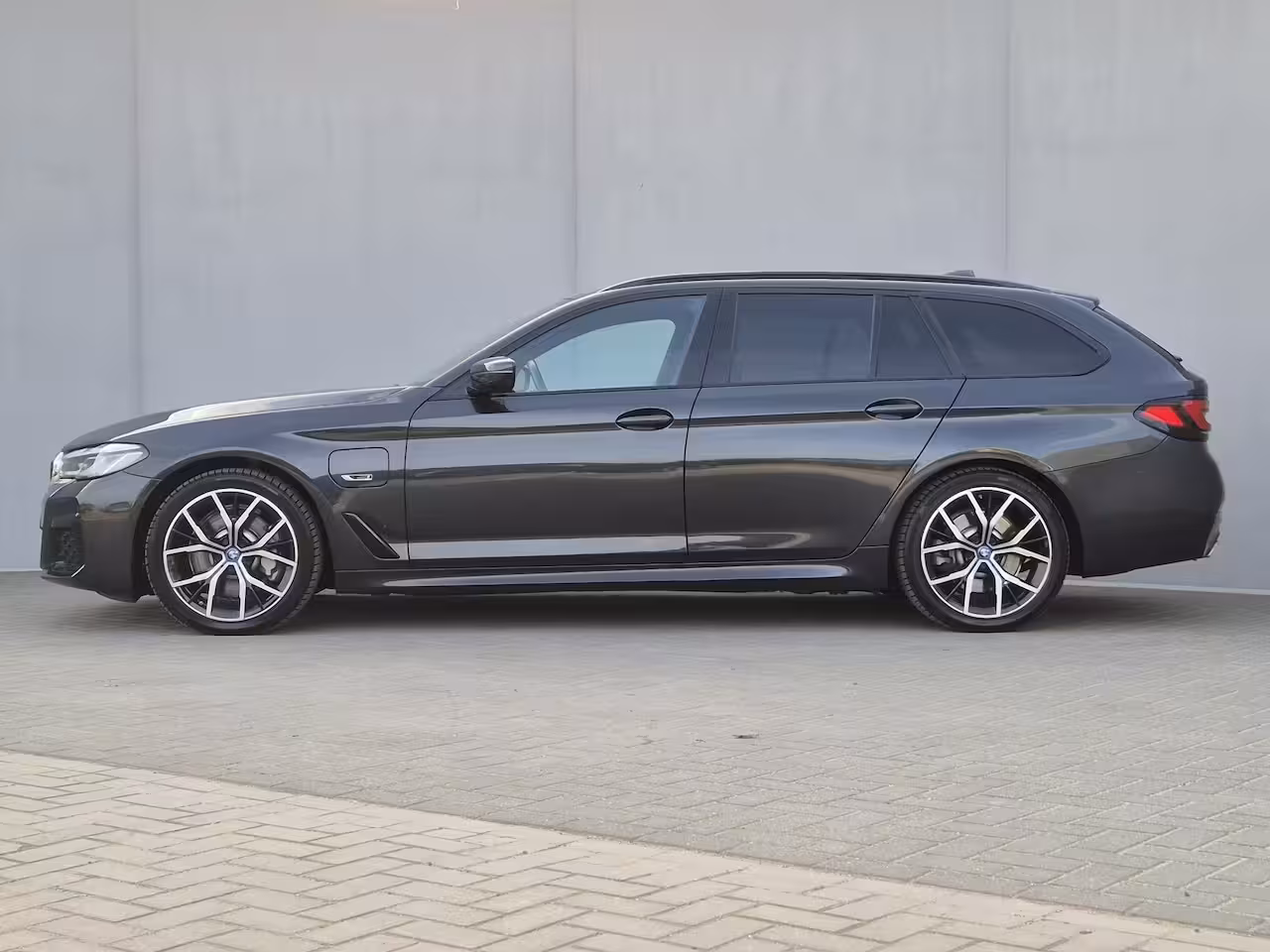 BMW 5-serie Touring 530e xDrive Business Edition Plus / Accu SOH 98% / M-Sport / Drie fase laden / Apple Carpl
