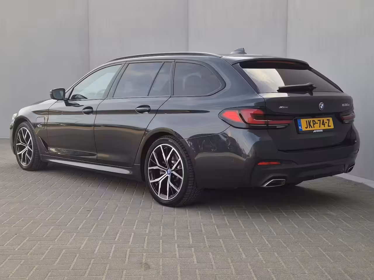 BMW 5-serie Touring 530e xDrive Business Edition Plus / Accu SOH 98% / M-Sport / Drie fase laden / Apple Carpl