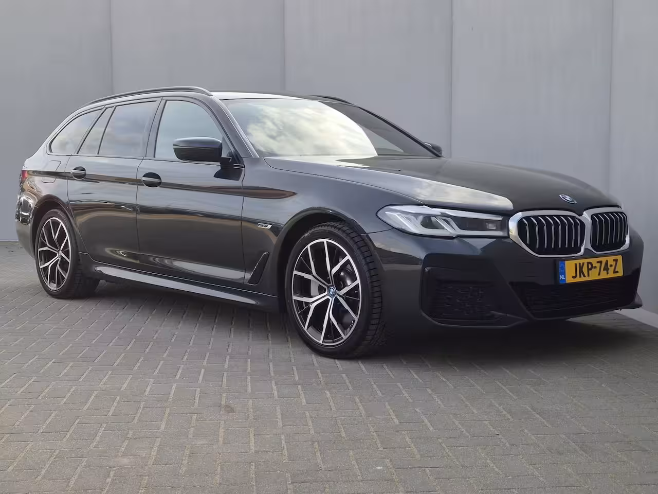 BMW 5-serie Touring 530e xDrive Business Edition Plus / Accu SOH 98% / M-Sport / Drie fase laden / Apple Carpl