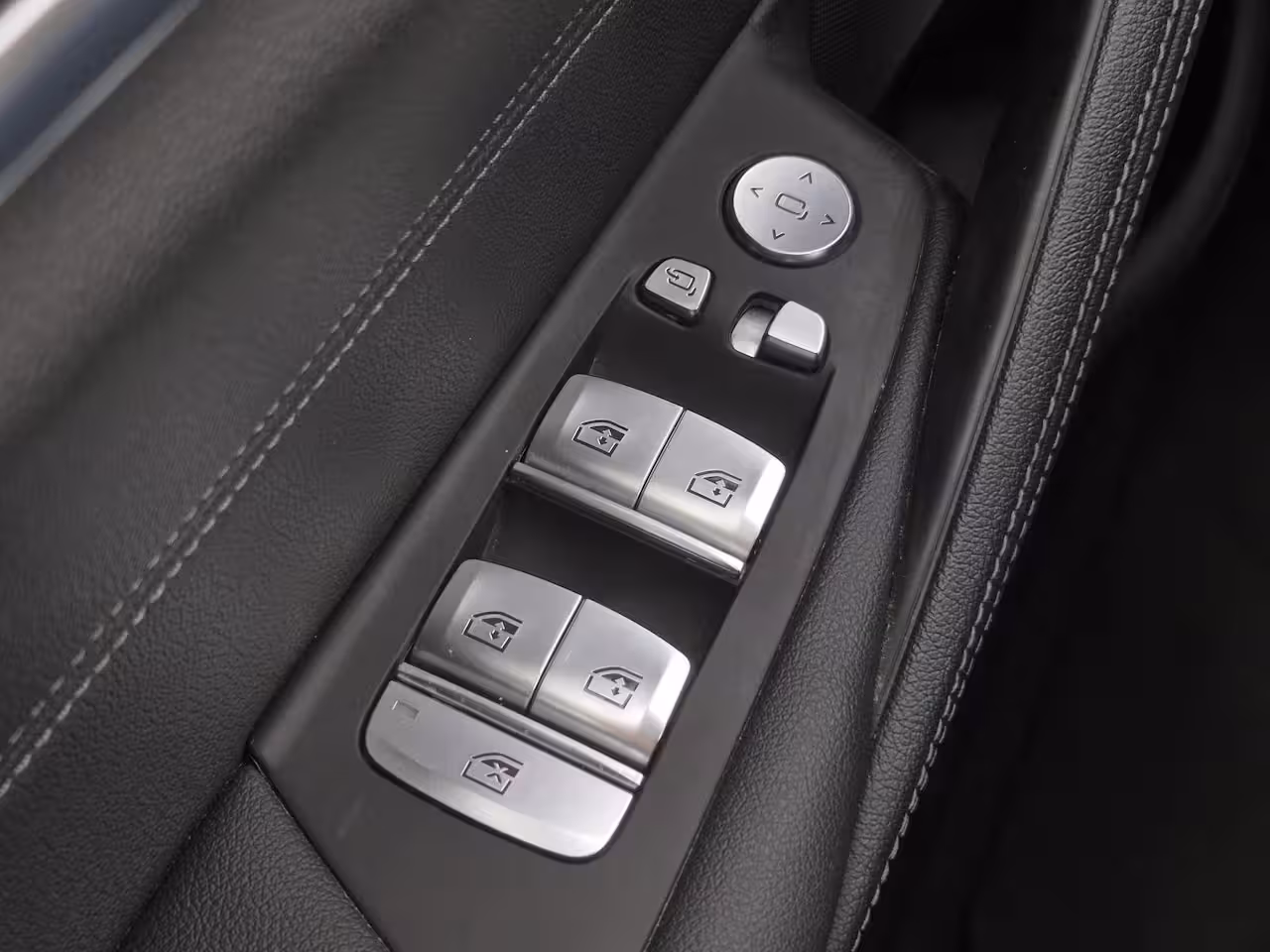BMW 5-serie Touring 530e xDrive Business Edition Plus / Accu SOH 98% / M-Sport / Drie fase laden / Apple Carpl