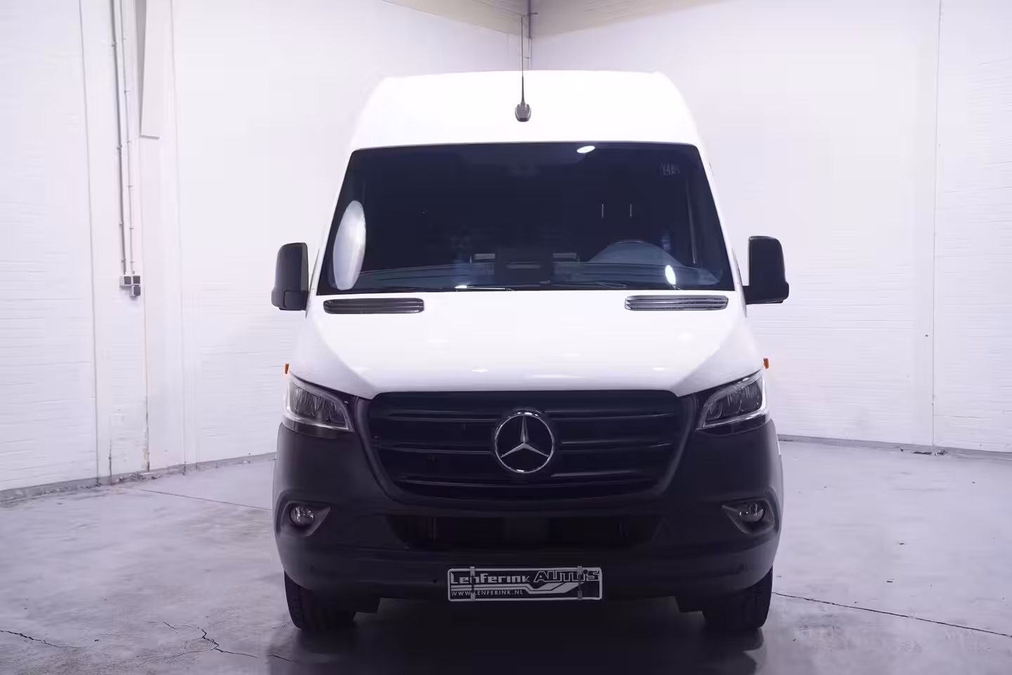 Mercedes-Benz Sprinter 317 CDI 170 pk L2H2 Automaat Nwe Model, Navi LED Koplampen, Camera, Laadruimte Pakket, PDC