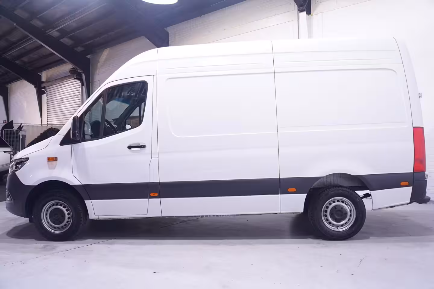 Mercedes-Benz Sprinter 317 CDI 170 pk L2H2 Automaat Nwe Model, Navi LED Koplampen, Camera, Laadruimte Pakket, PDC