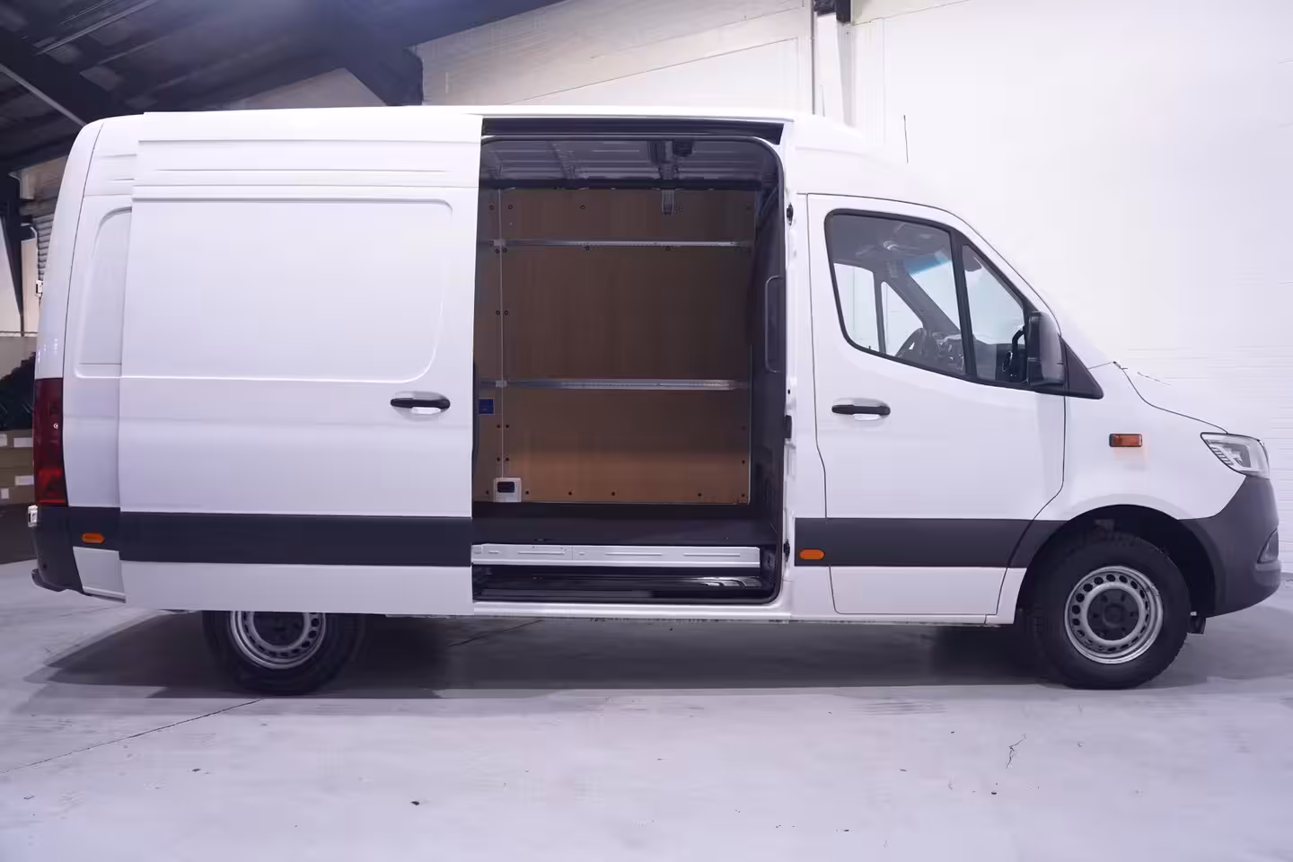 Mercedes-Benz Sprinter 317 CDI 170 pk L2H2 Automaat Nwe Model, Navi LED Koplampen, Camera, Laadruimte Pakket, PDC