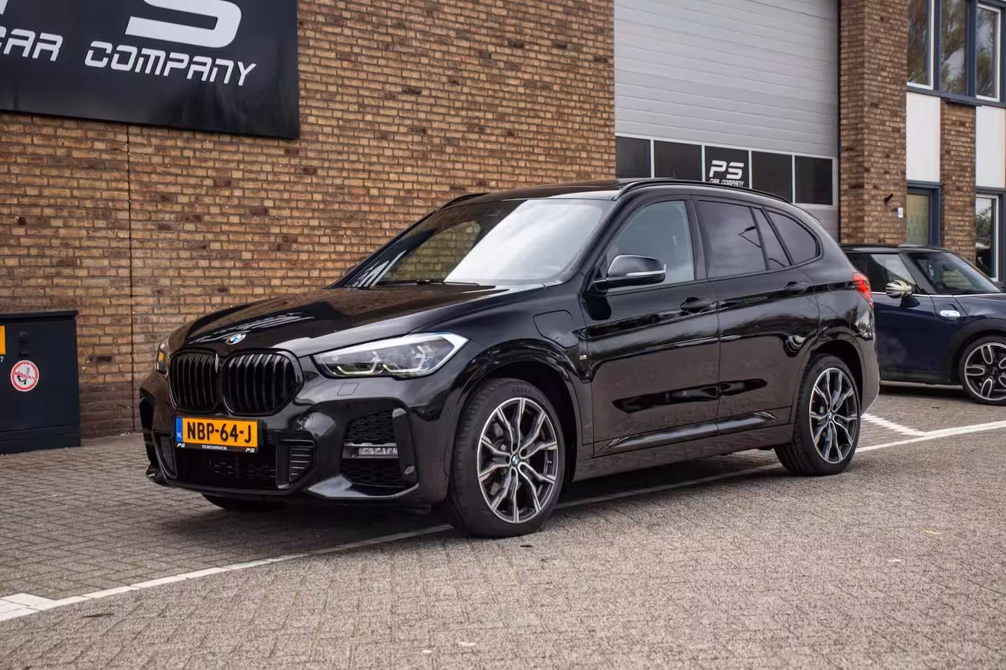 BMW X1 xDrive25e M-Sport, Pano, Leder, Trekhaak, Ambient, H&K