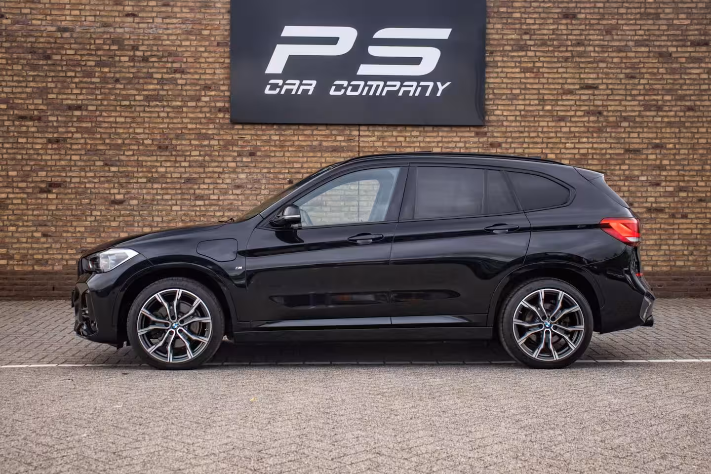 BMW X1 xDrive25e M-Sport, Pano, Leder, Trekhaak, Ambient, H&K