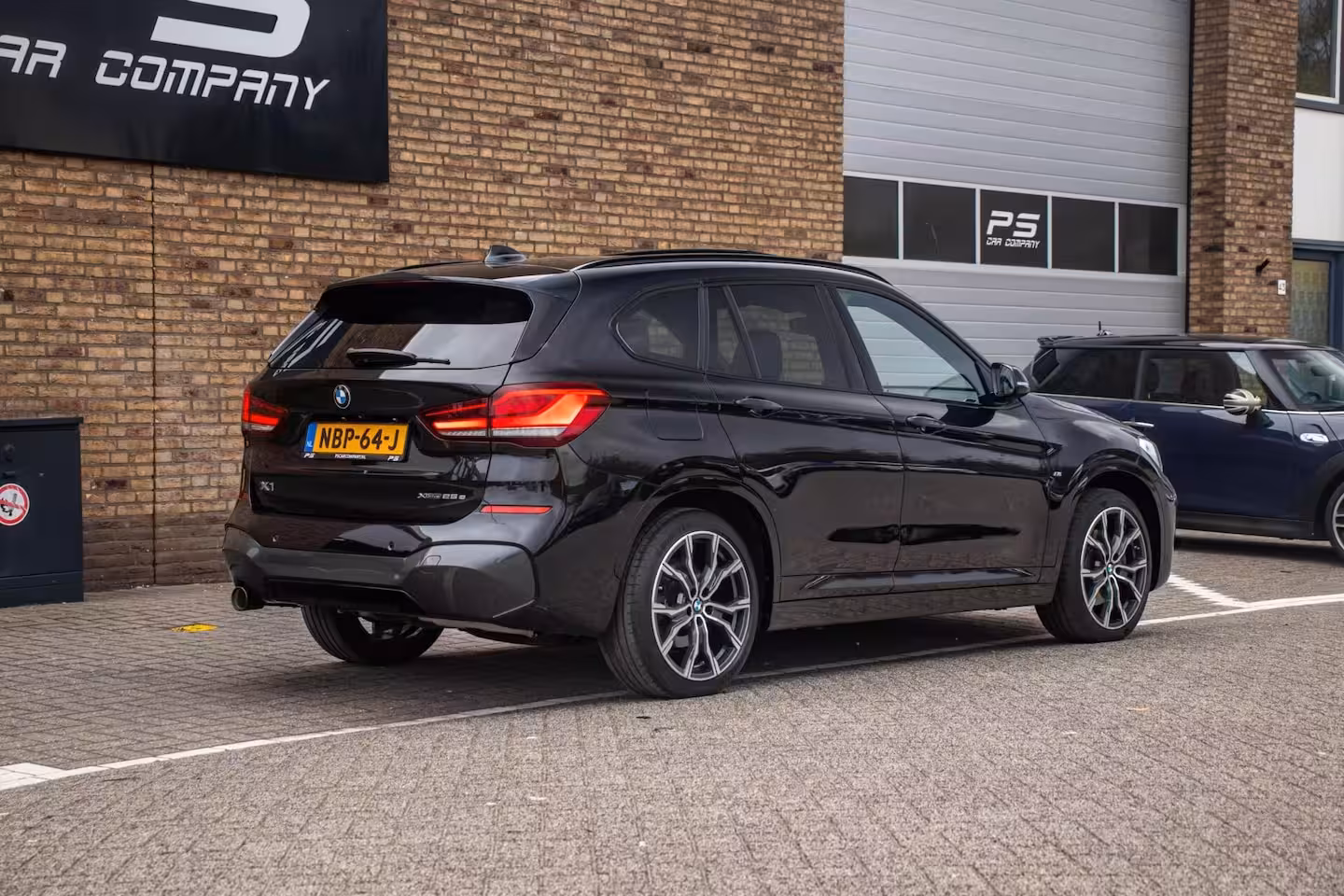 BMW X1 xDrive25e M-Sport, Pano, Leder, Trekhaak, Ambient, H&K