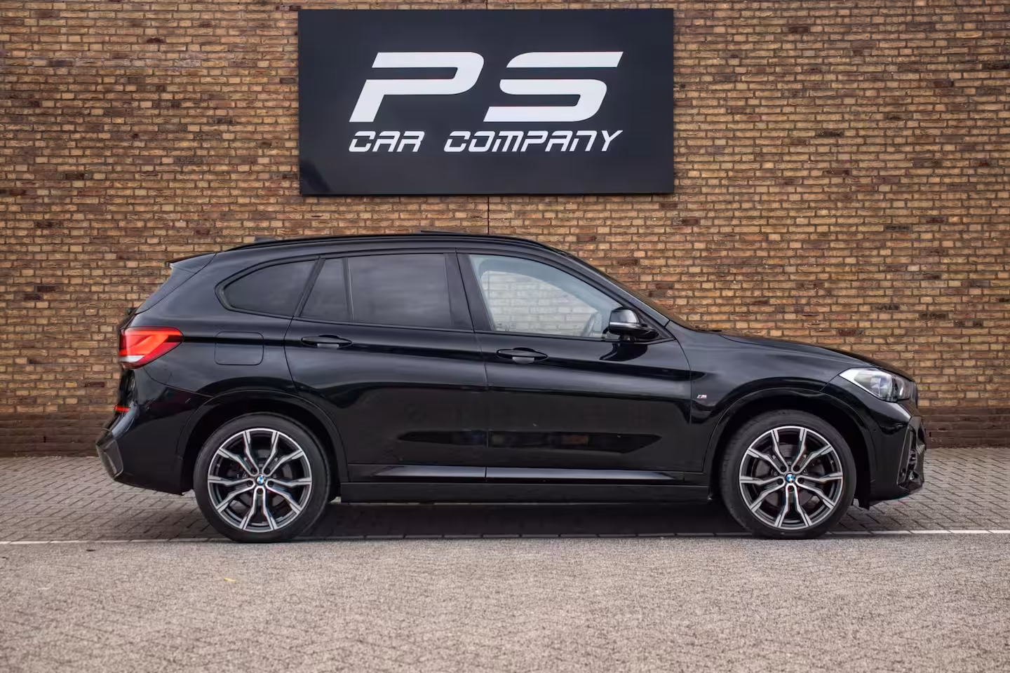 BMW X1 xDrive25e M-Sport, Pano, Leder, Trekhaak, Ambient, H&K