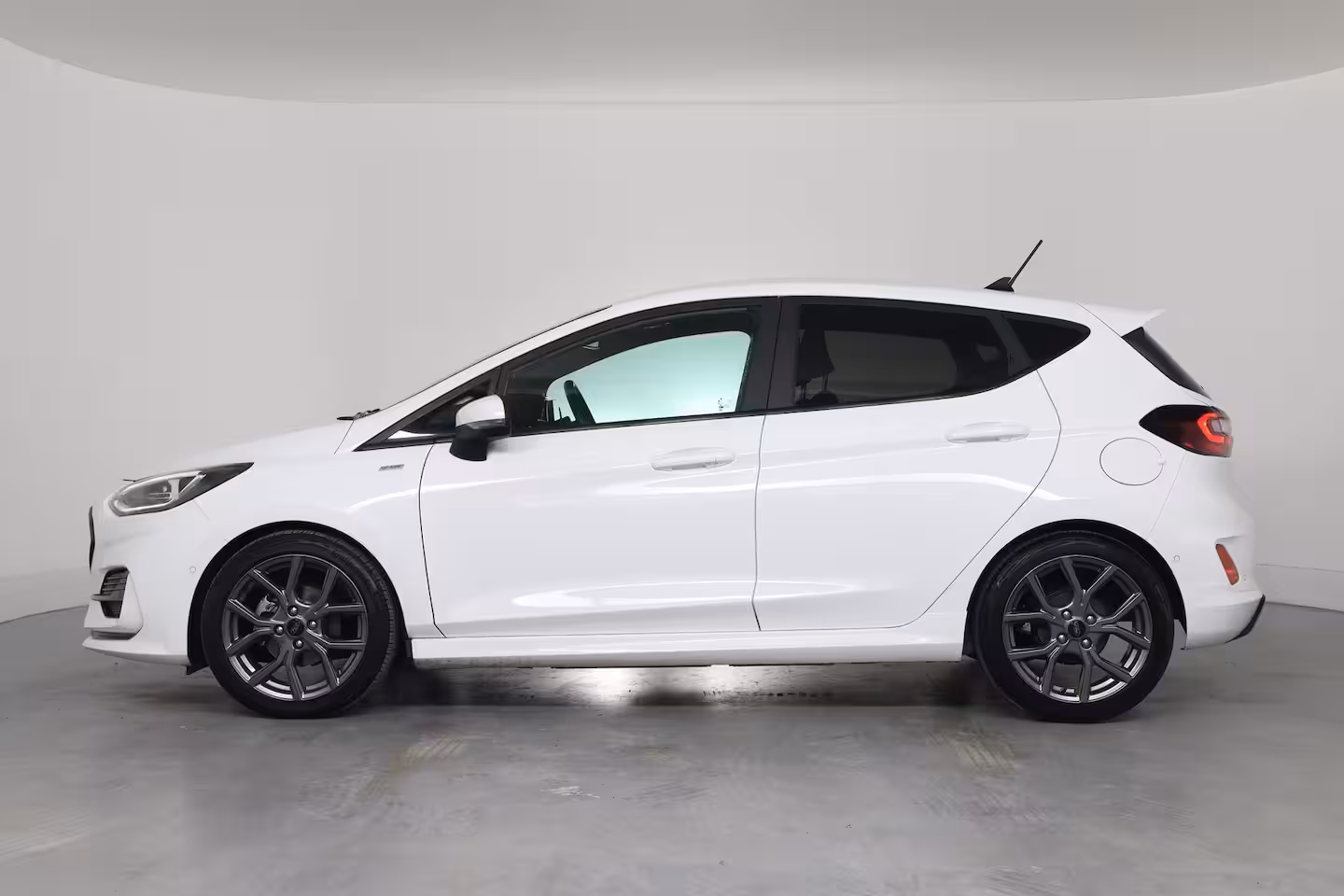 Ford Fiesta 1.0 EcoBoost Hybrid ST-Line X | Dealer Onderhouden | LED | Winterpack | B&O | Camera | Cli