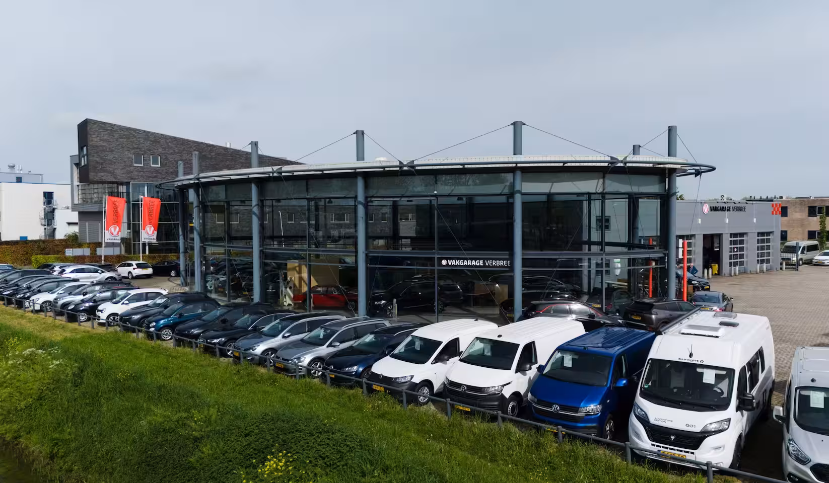 Polestar 2 2 Standard Range Single Motor 63kWh | LM Velgen 19" | Voorstoelen Verwarmd | Parkeersensor