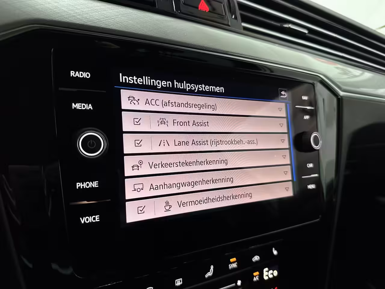 Volkswagen Passat Variant 1.4 TSI PHEV GTE Business - Carplay / Camera / Stoelverw