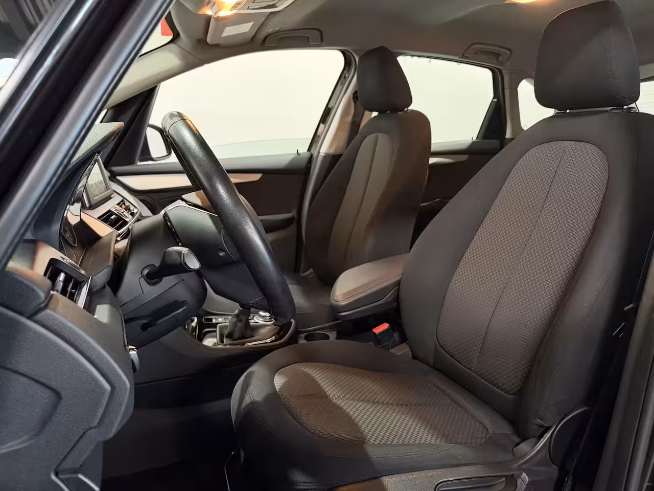 BMW 2-serie Active Tourer 218i Essential - Navi / Bluetooth / Parksens. achter