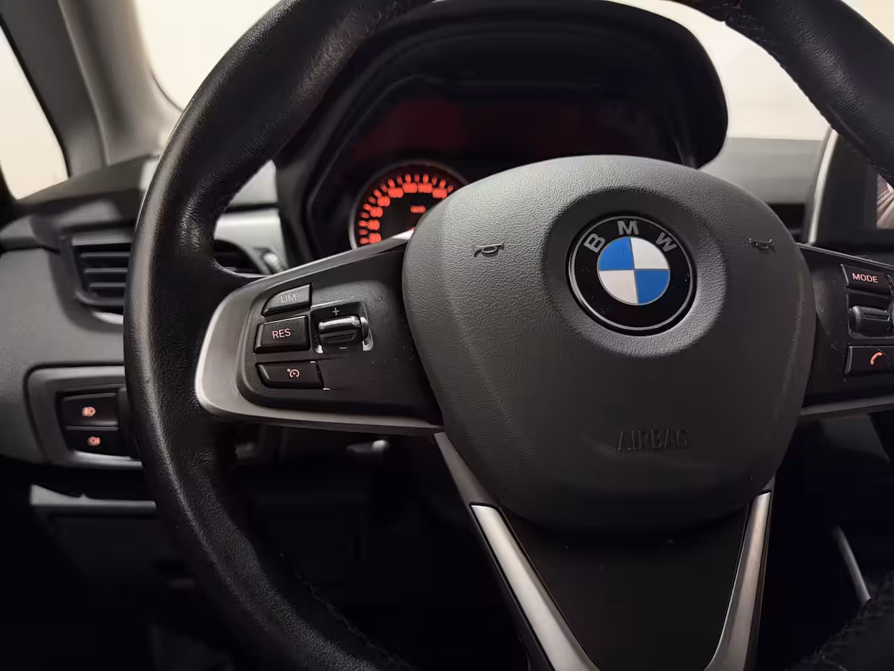 BMW 2-serie Active Tourer 218i Essential - Navi / Bluetooth / Parksens. achter