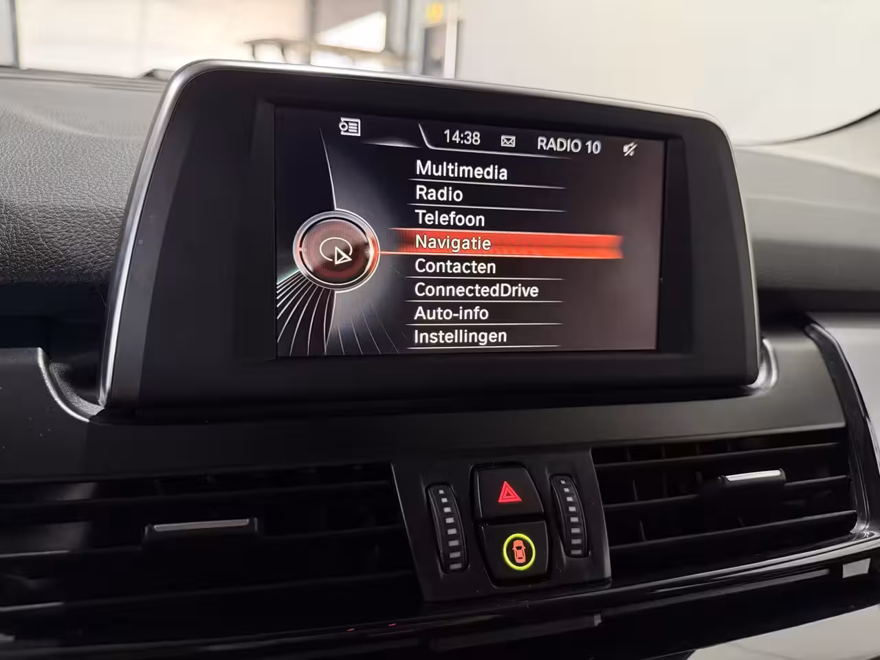 BMW 2-serie Active Tourer 218i Essential - Navi / Bluetooth / Parksens. achter