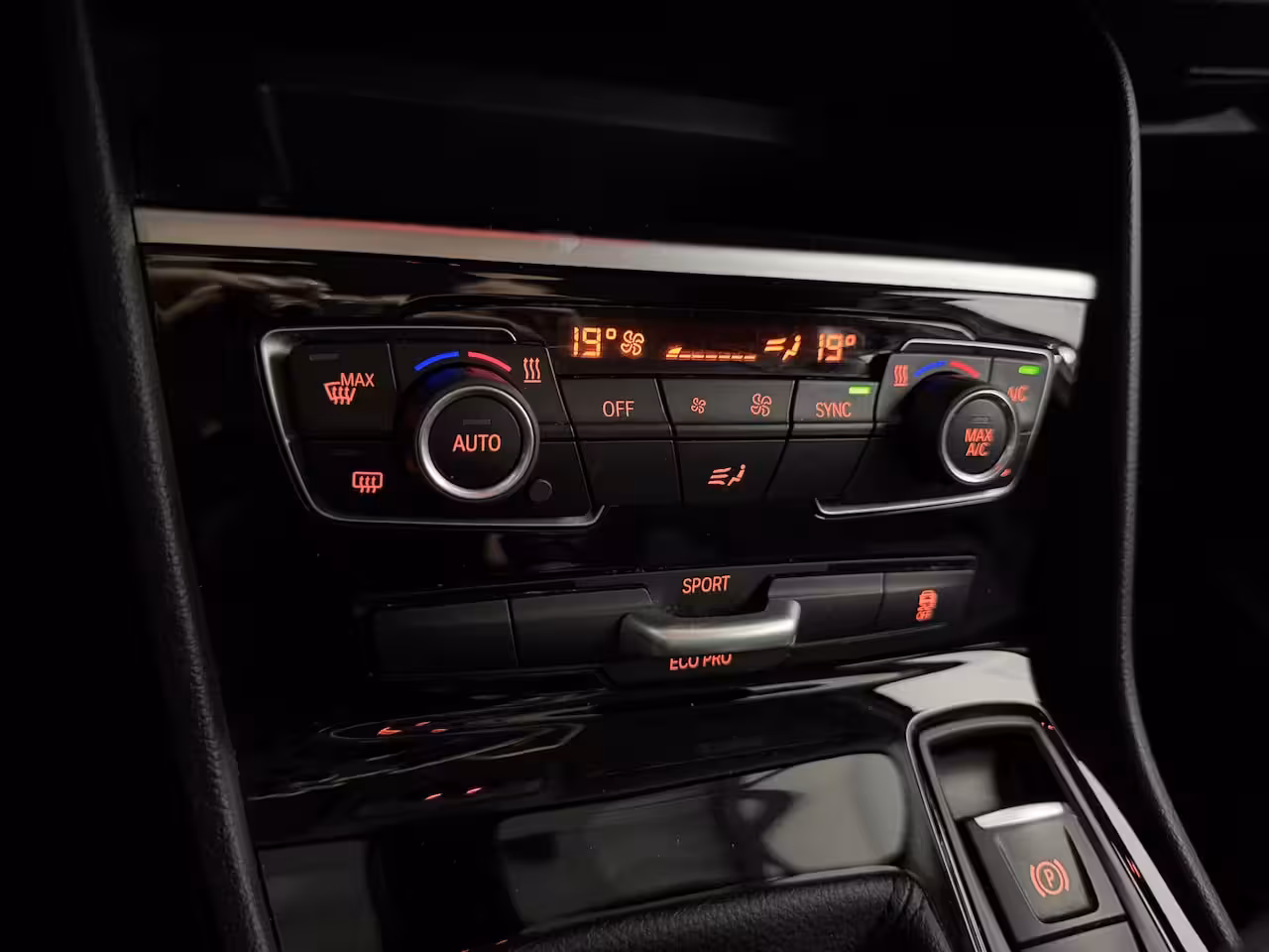 BMW 2-serie Active Tourer 218i Essential - Navi / Bluetooth / Parksens. achter