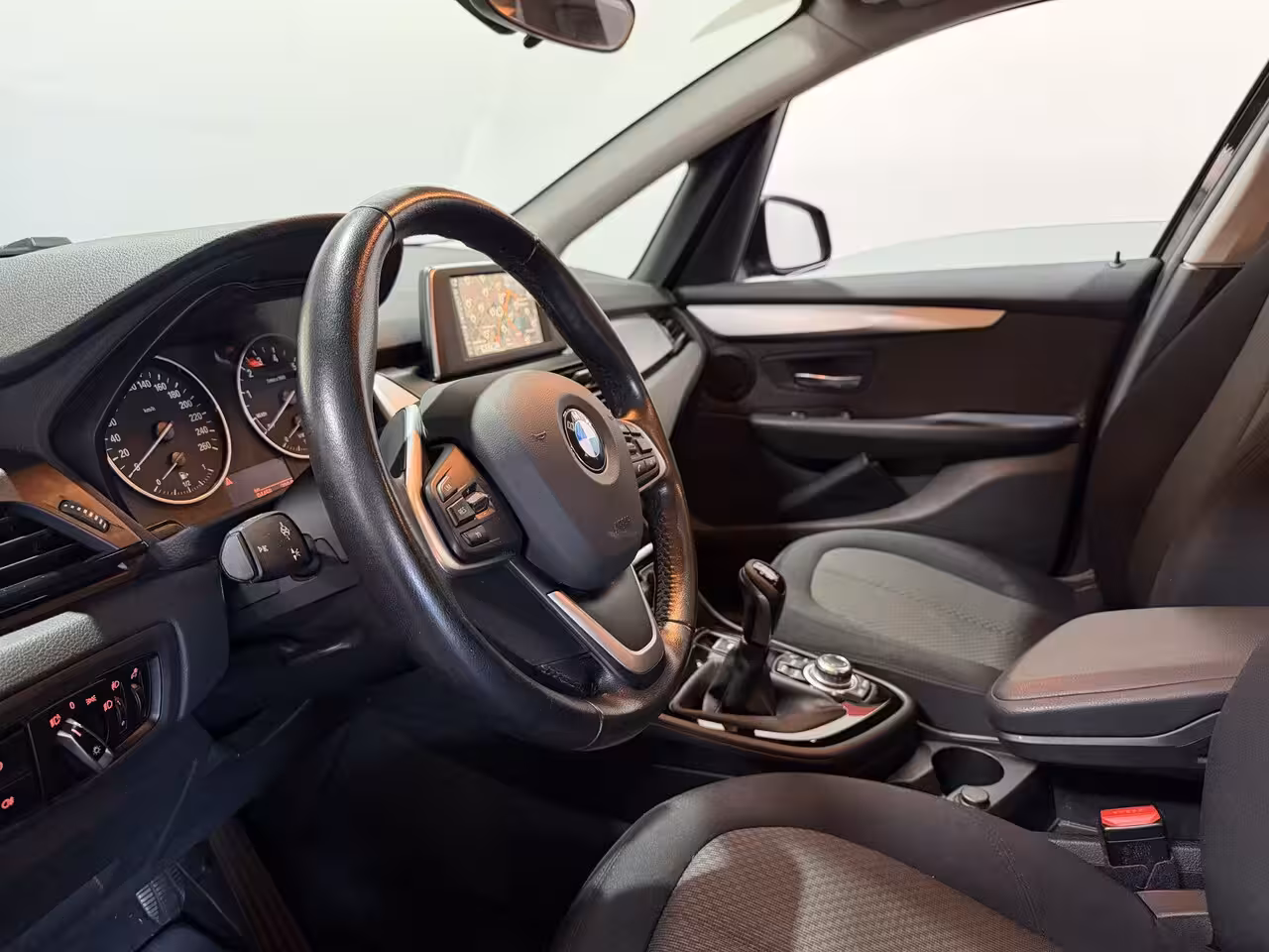 BMW 2-serie Active Tourer 218i Essential - Navi / Bluetooth / Parksens. achter