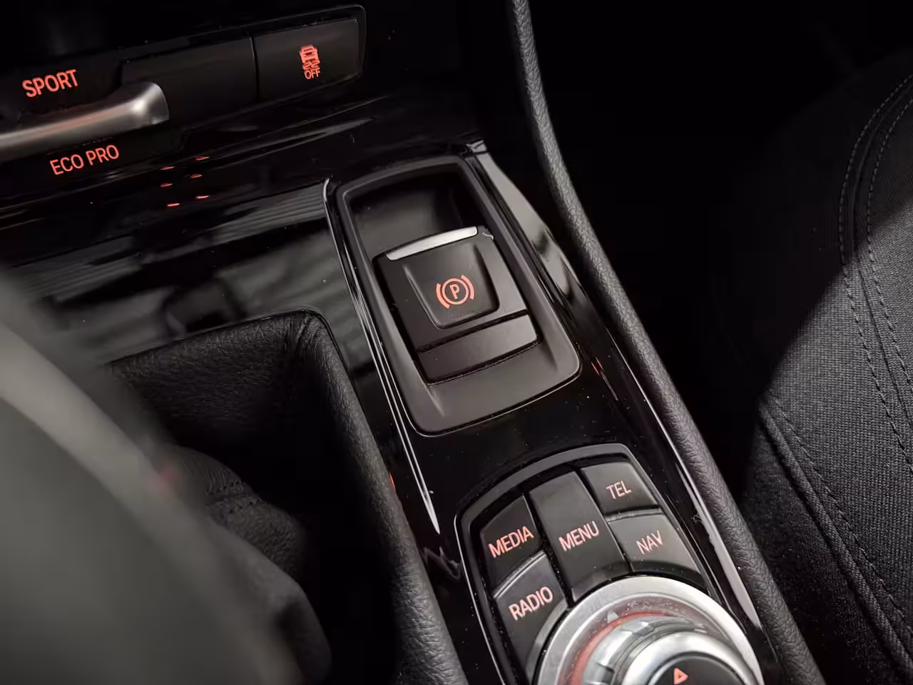 BMW 2-serie Active Tourer 218i Essential - Navi / Bluetooth / Parksens. achter