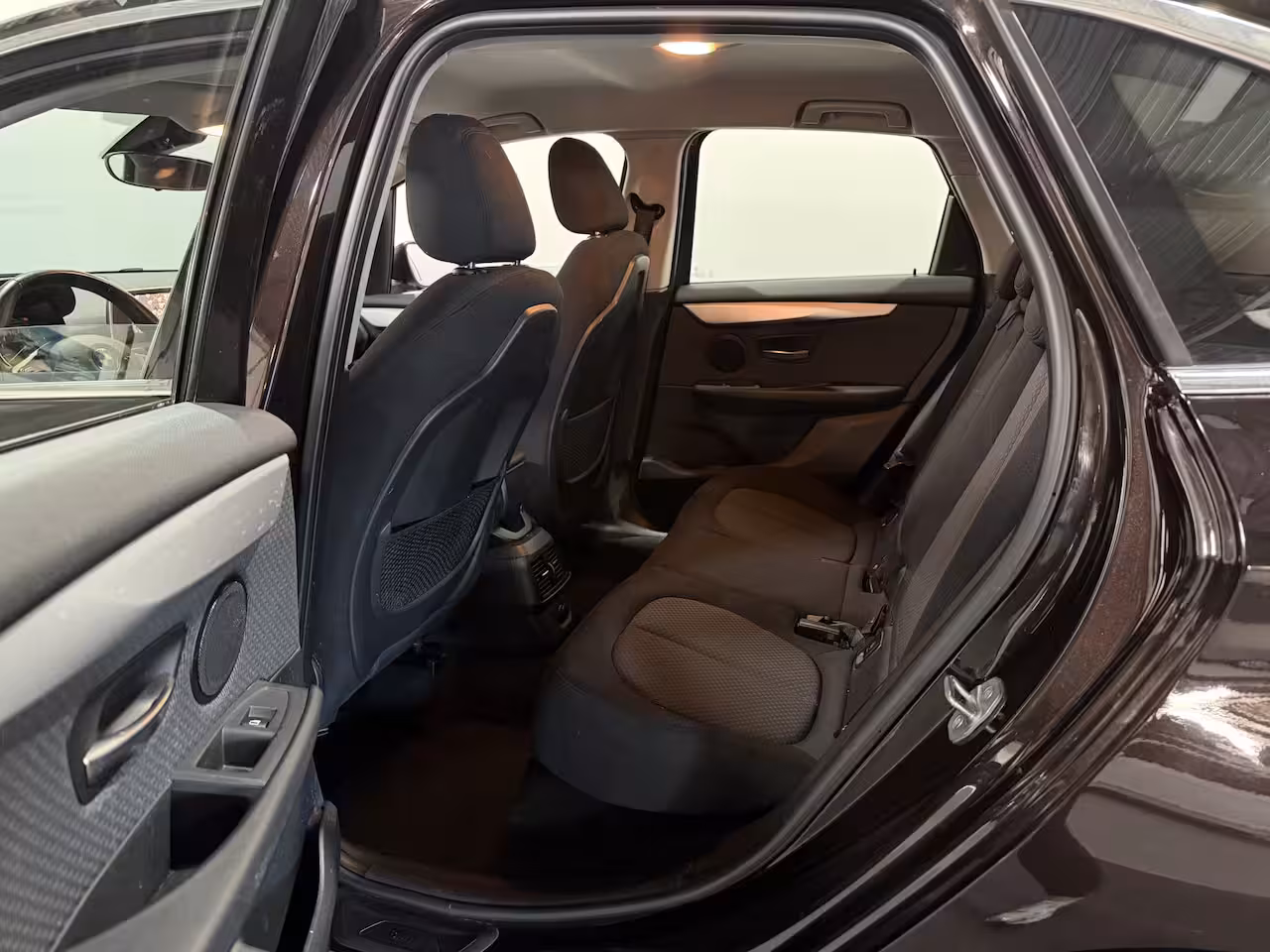 BMW 2-serie Active Tourer 218i Essential - Navi / Bluetooth / Parksens. achter