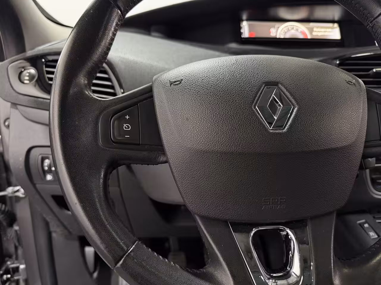 Renault Grand Scénic 1.2 TCe Bose - Navi / Pdc / Bluetooth