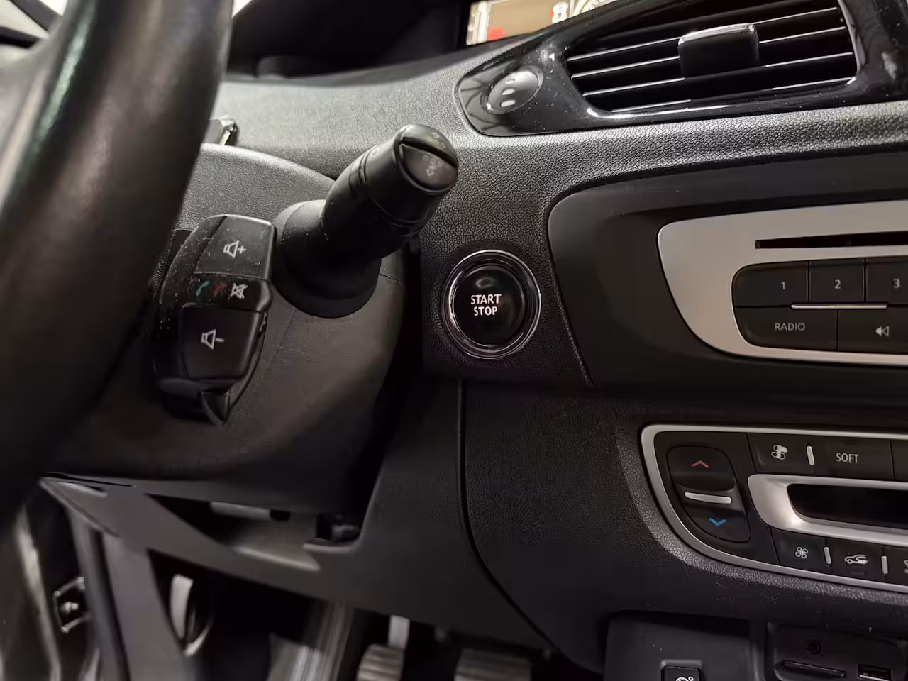 Renault Grand Scénic 1.2 TCe Bose - Navi / Pdc / Bluetooth