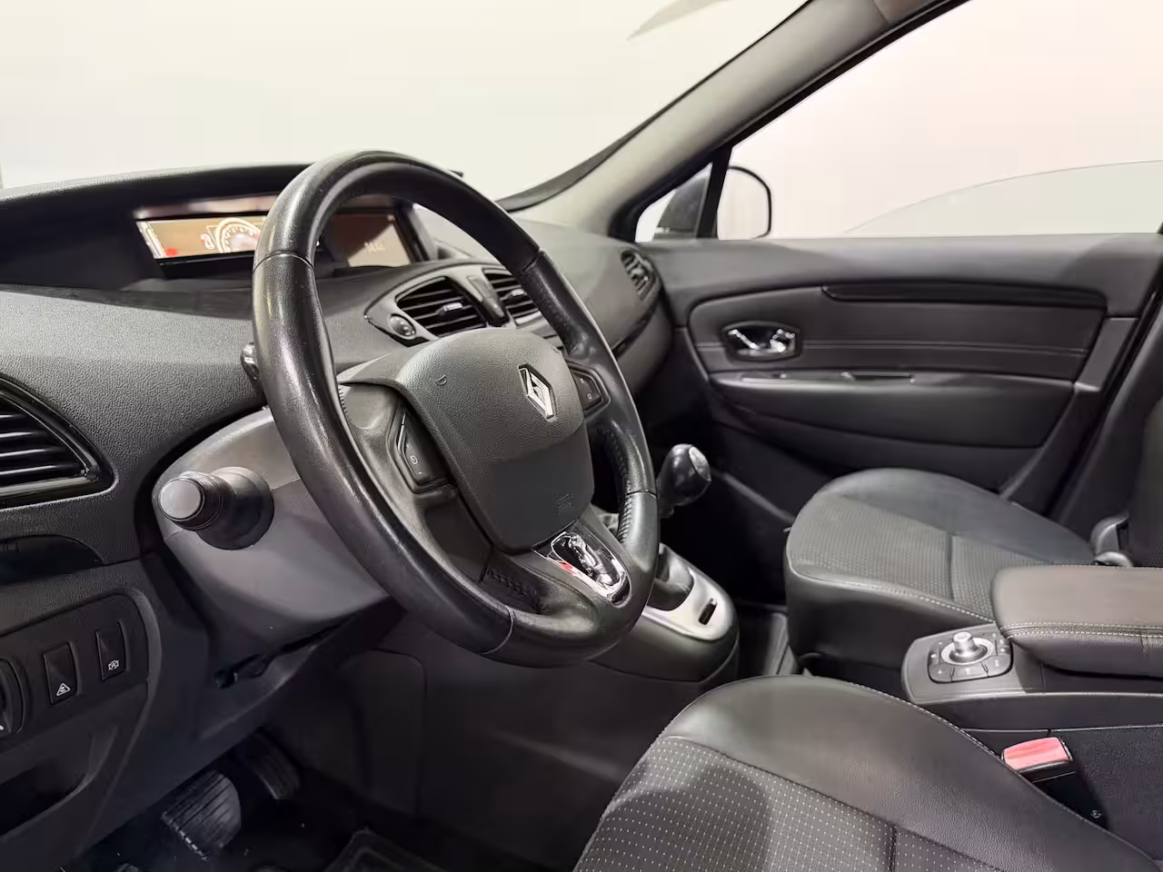 Renault Grand Scénic 1.2 TCe Bose - Navi / Pdc / Bluetooth
