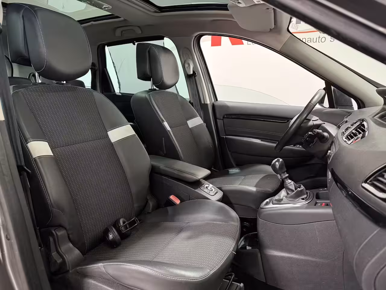 Renault Grand Scénic 1.2 TCe Bose - Navi / Pdc / Bluetooth