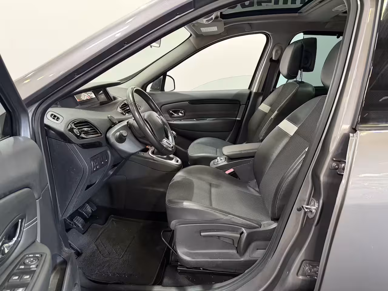 Renault Grand Scénic 1.2 TCe Bose - Navi / Pdc / Bluetooth