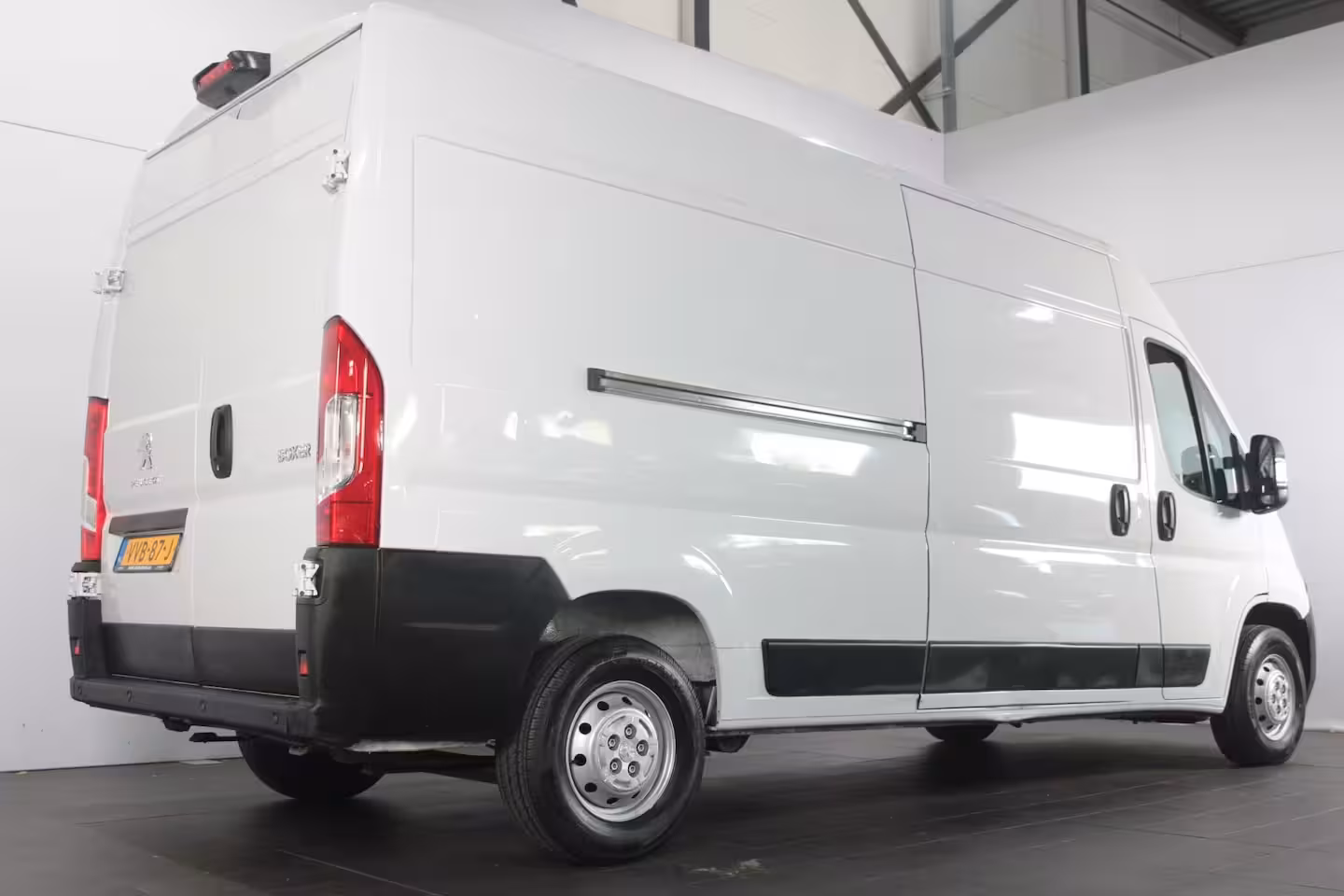Peugeot Boxer 2.2 BlueHDi 140 L3H2 3.3t - Airco / Camera / Cruise / BT