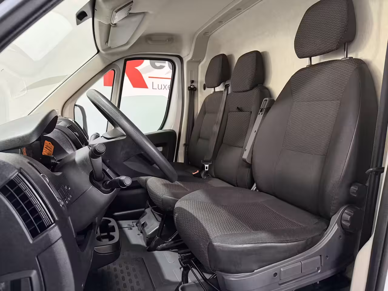 Peugeot Boxer 2.2 BlueHDi 140 L3H2 3.3t - Airco / Camera / Cruise / BT