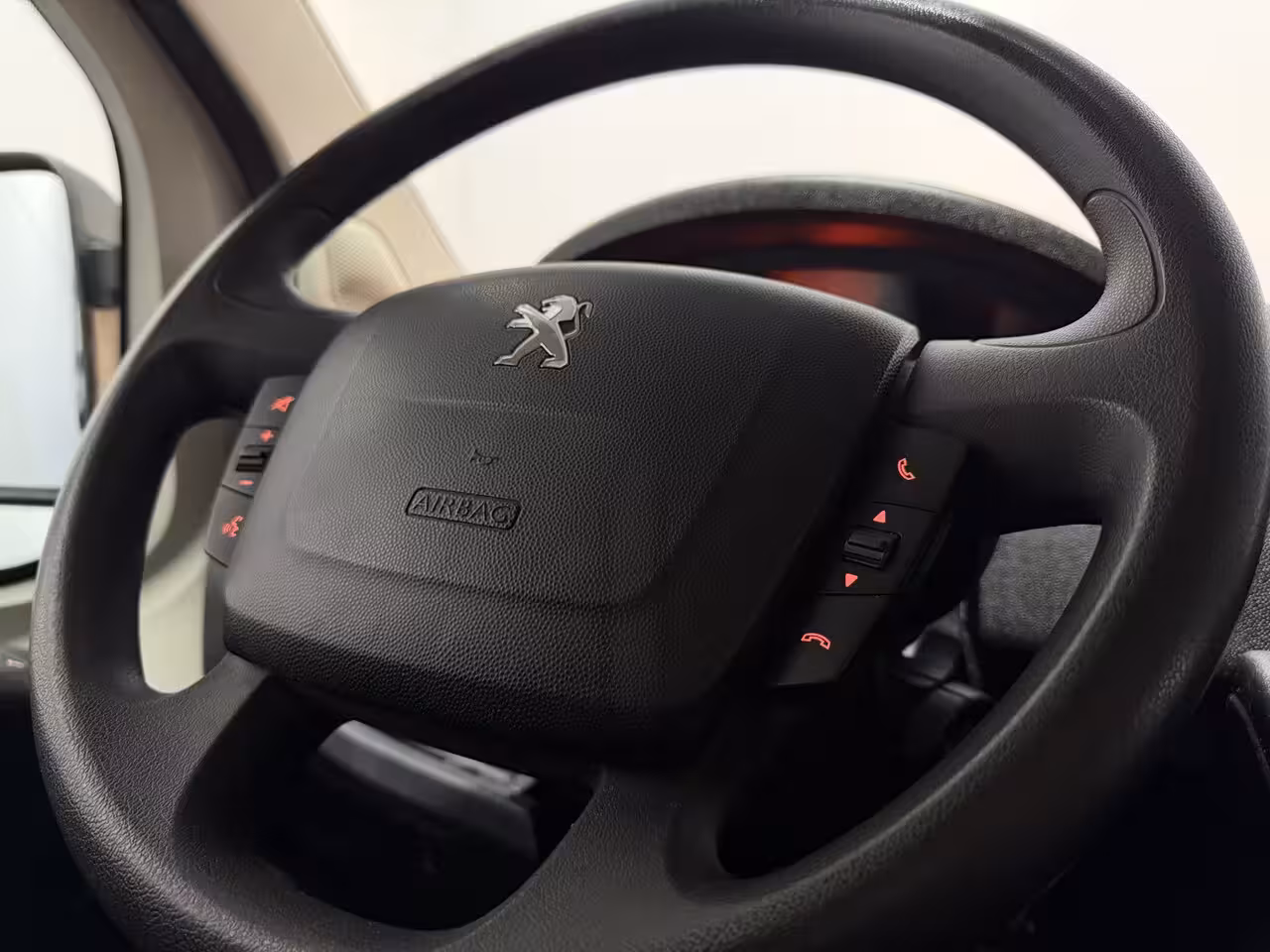 Peugeot Boxer 2.2 BlueHDi 140 L3H2 3.3t - Airco / Camera / Cruise / BT