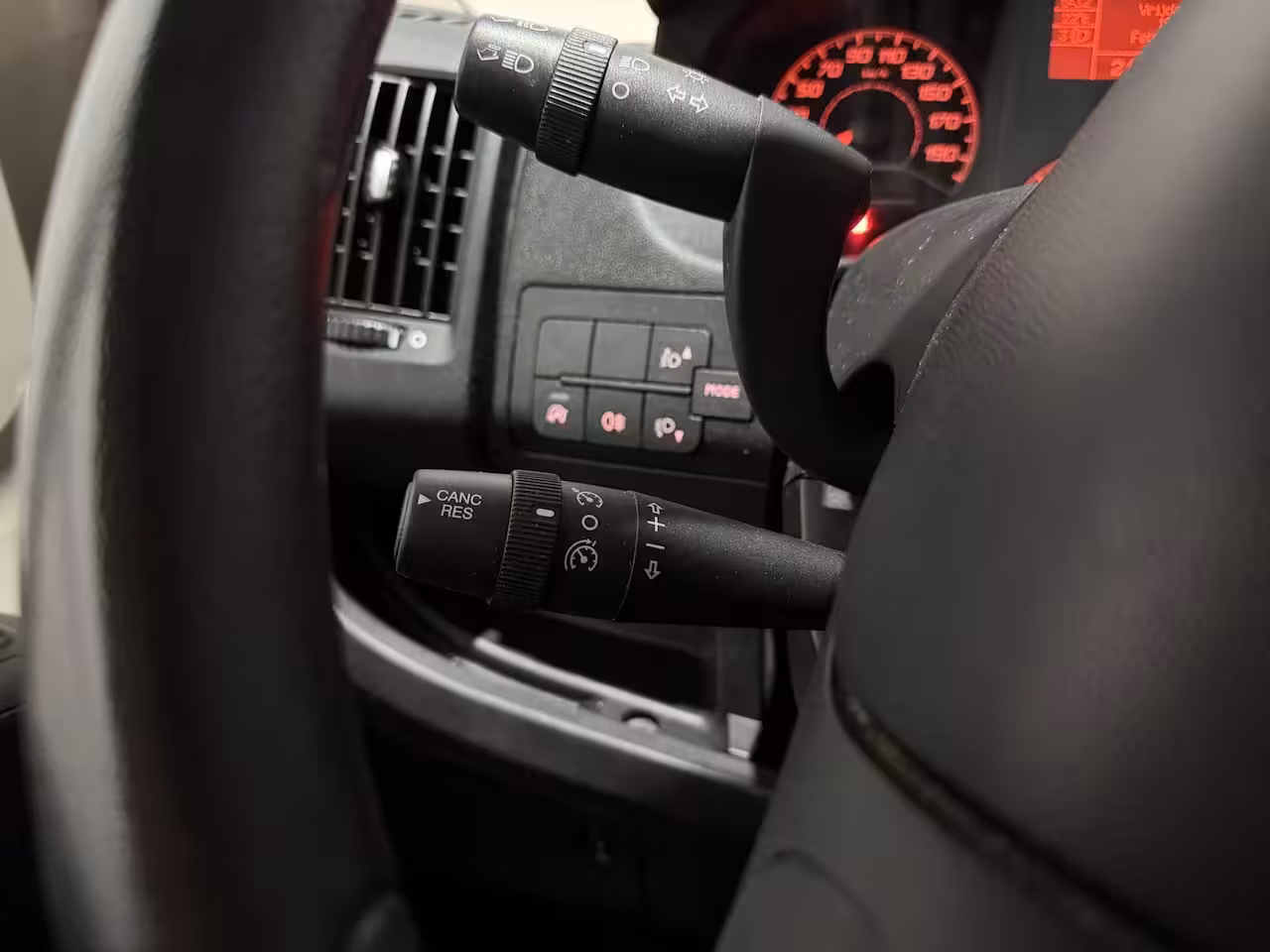 Peugeot Boxer 2.2 BlueHDi 140 L3H2 3.3t - Airco / Camera / Cruise / BT