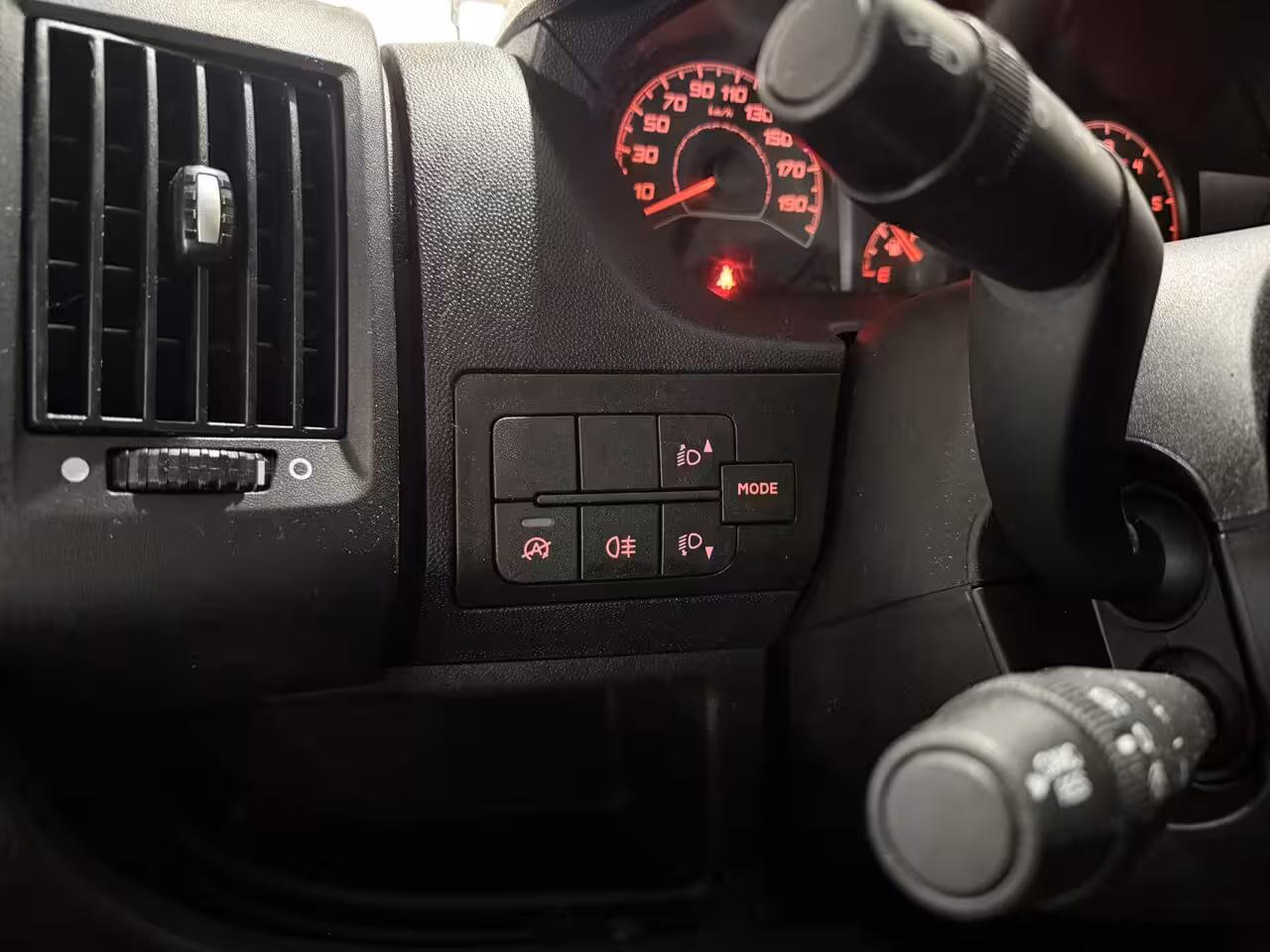 Peugeot Boxer 2.2 BlueHDi 140 L3H2 3.3t - Airco / Camera / Cruise / BT