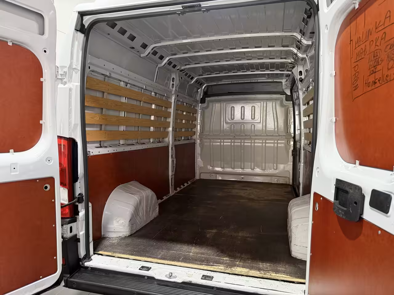 Peugeot Boxer 2.2 BlueHDi 140 L3H2 3.3t - Airco / Camera / Cruise / BT