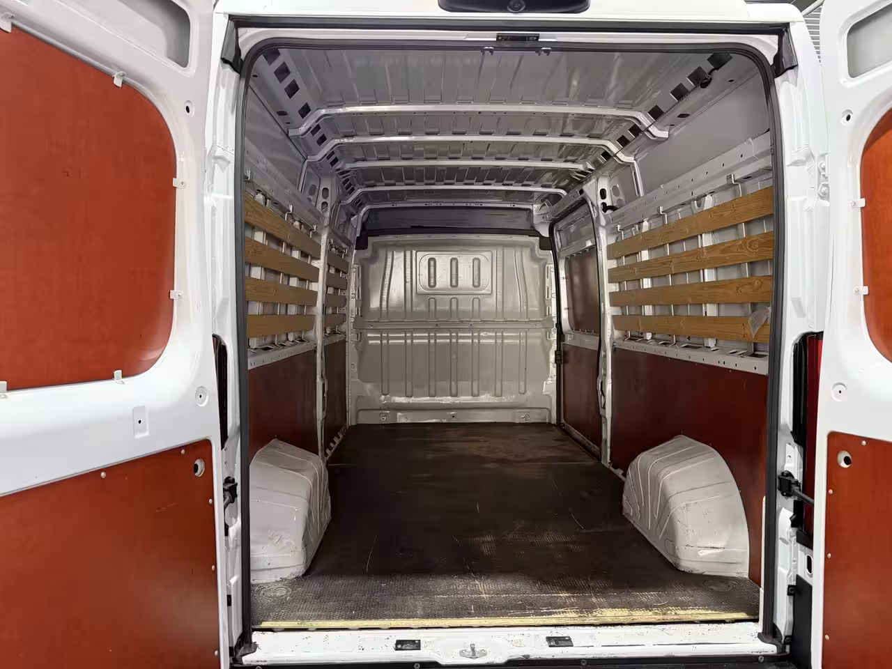 Peugeot Boxer 2.2 BlueHDi 140 L3H2 3.3t - Airco / Camera / Cruise / BT