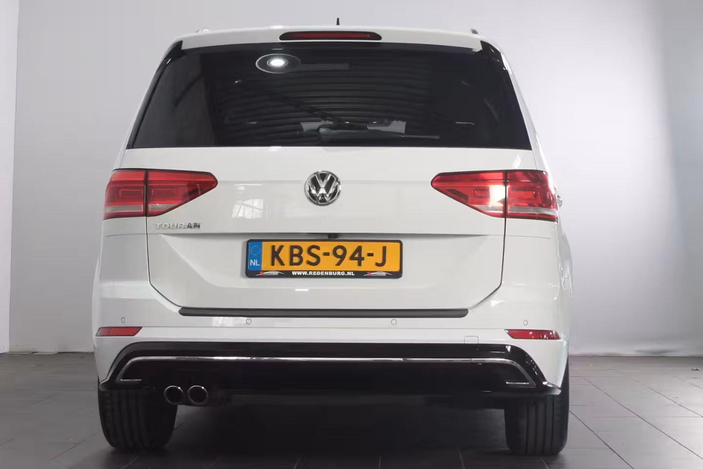 Volkswagen Touran 1.4 TSI R-Line 7p - Automaat - Pano / Navi / Camera
