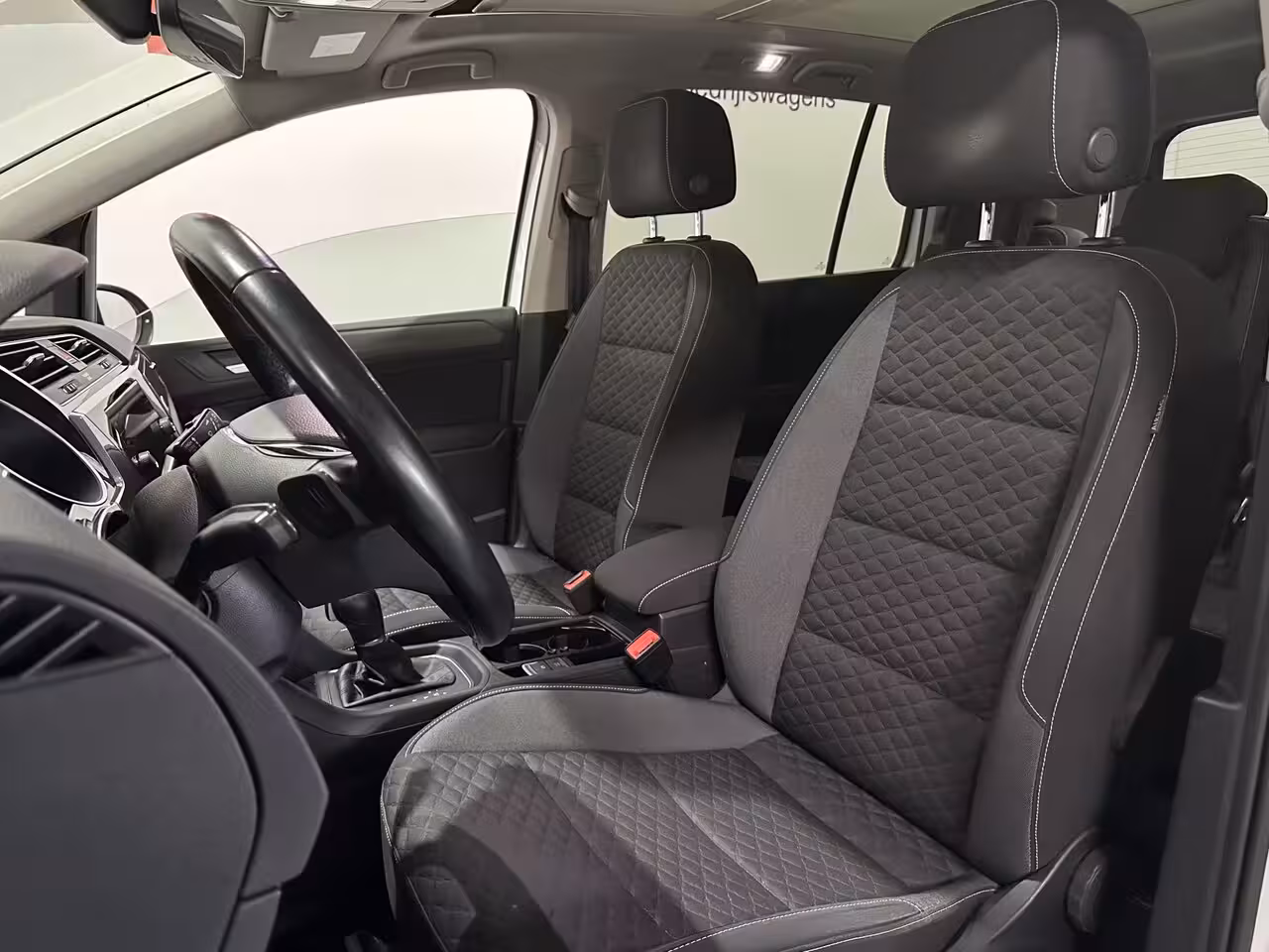 Volkswagen Touran 1.4 TSI R-Line 7p - Automaat - Pano / Navi / Camera