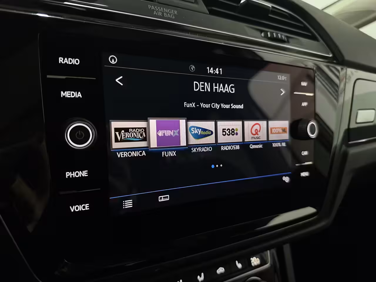 Volkswagen Touran 1.4 TSI R-Line 7p - Automaat - Pano / Navi / Camera