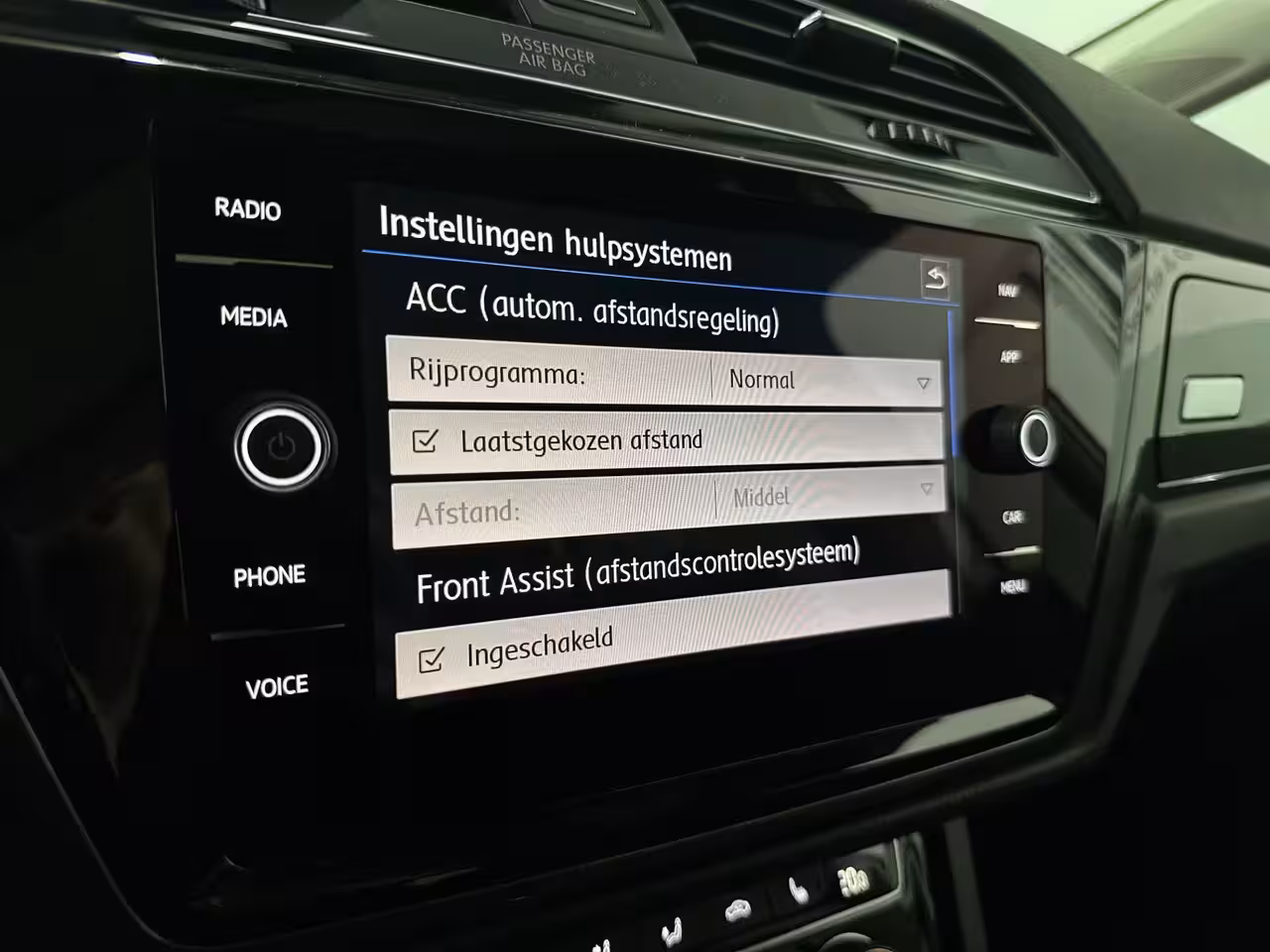 Volkswagen Touran 1.4 TSI R-Line 7p - Automaat - Pano / Navi / Camera