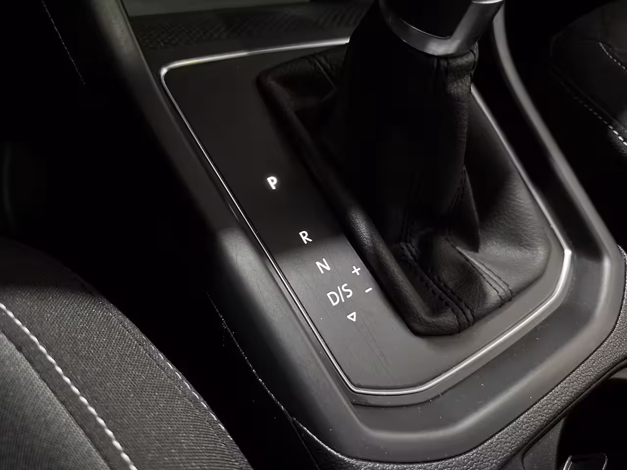 Volkswagen Touran 1.4 TSI R-Line 7p - Automaat - Pano / Navi / Camera