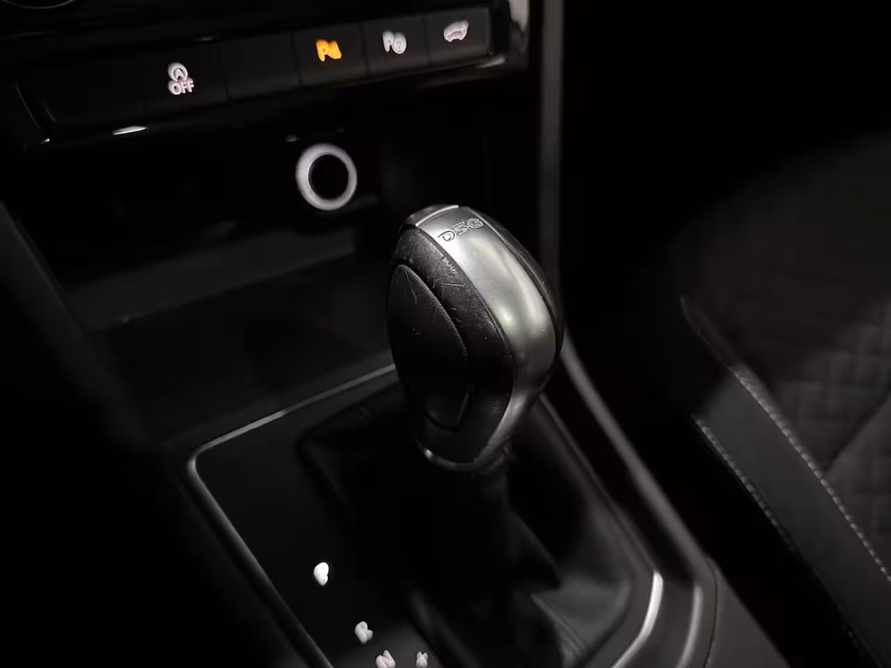 Volkswagen Touran 1.4 TSI R-Line 7p - Automaat - Pano / Navi / Camera