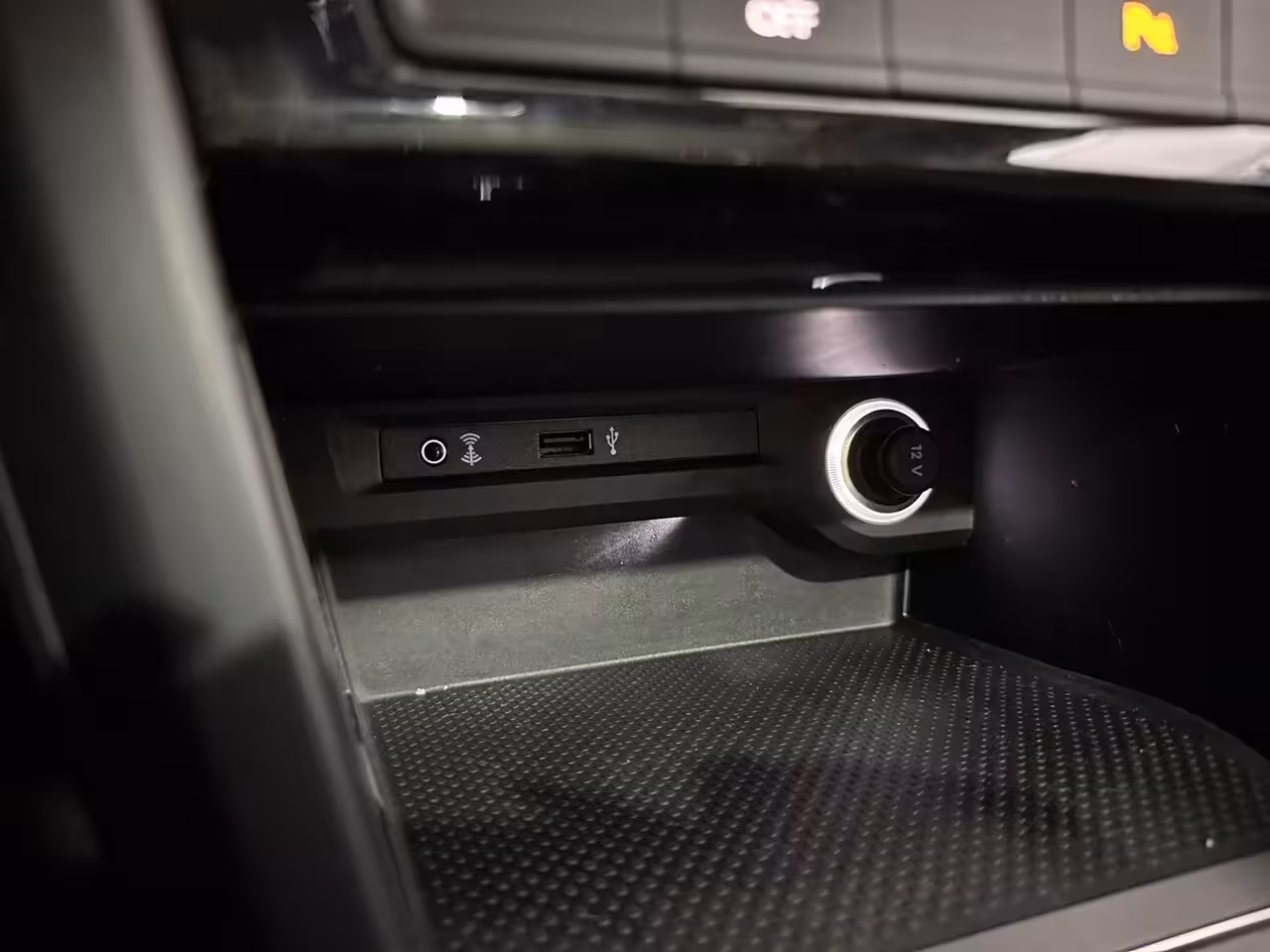 Volkswagen Touran 1.4 TSI R-Line 7p - Automaat - Pano / Navi / Camera