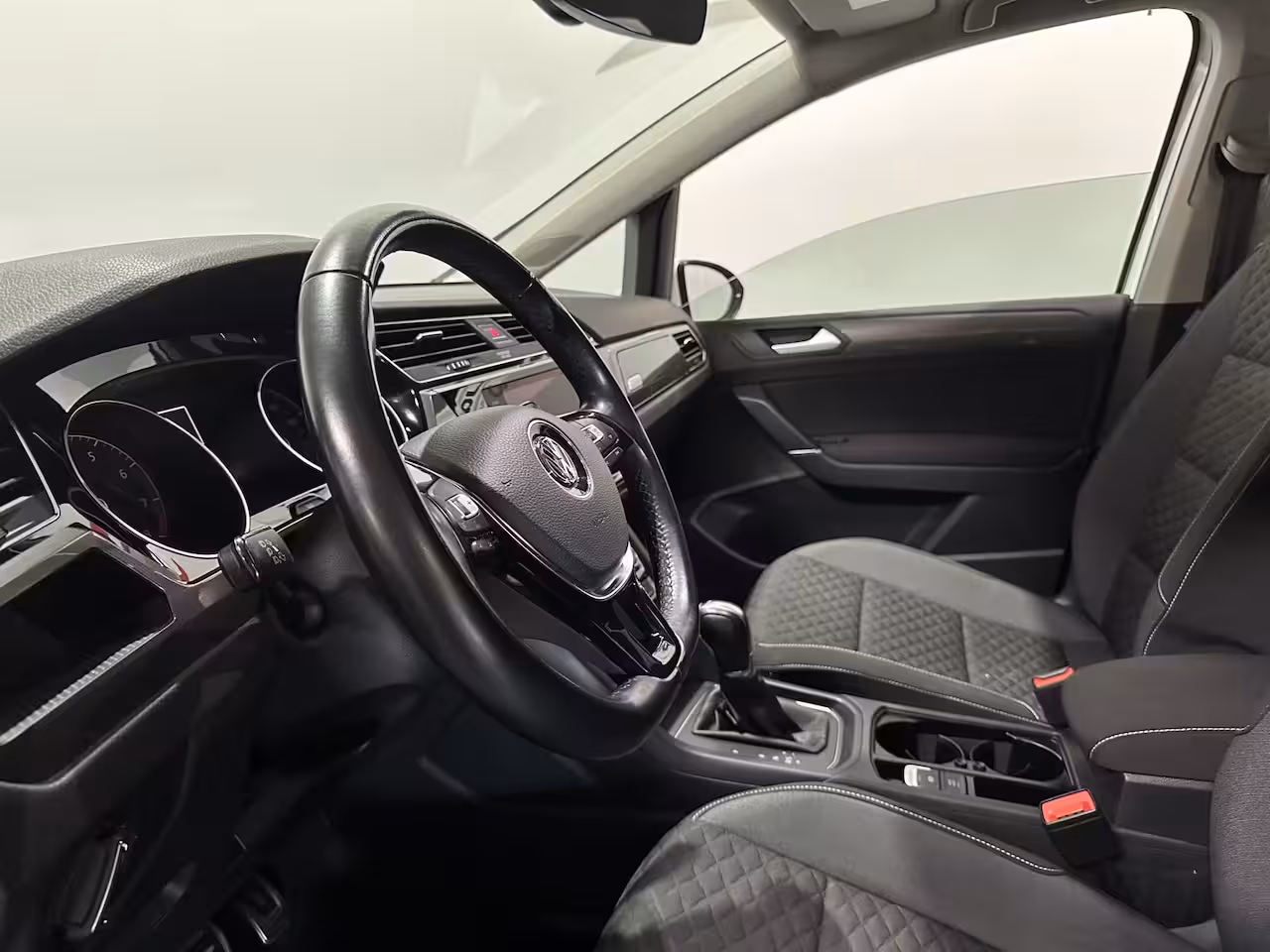 Volkswagen Touran 1.4 TSI R-Line 7p - Automaat - Pano / Navi / Camera